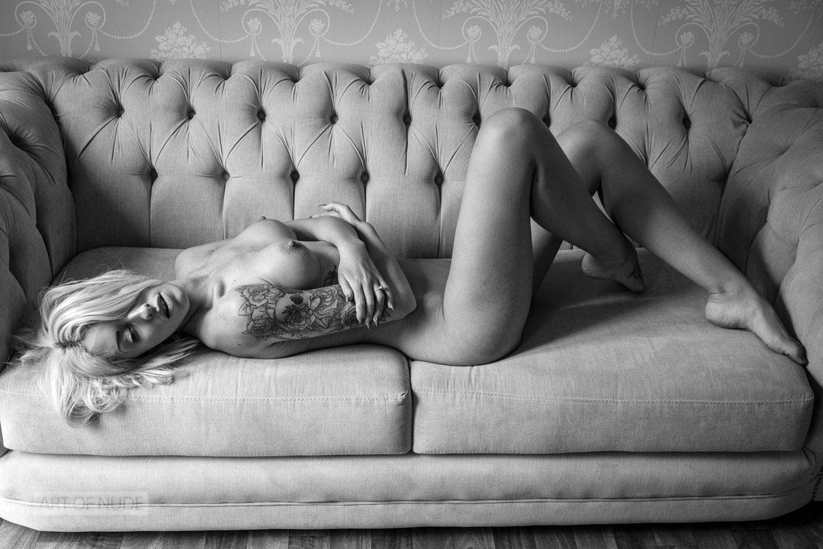 Hannah - Black and White Nude | Art of Nude